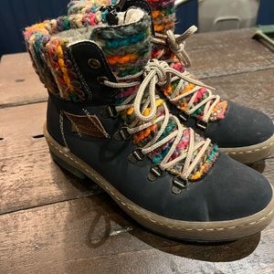 Rieker zip up Sherpa lined ankle boots